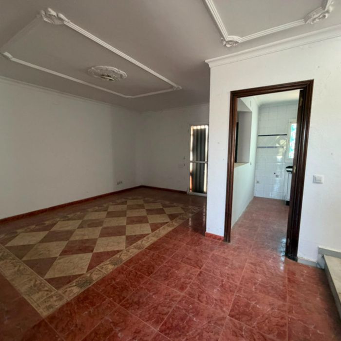 Gran oportunidad de inversión en Villaverde del Río! Casa con patio y terraza por 63.400 €