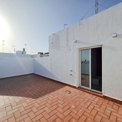 ATICO TOTALMENTE AMUEBLADO PROXIMO A PARQUE CENTRO CON ESTUPENDA TERRAZA