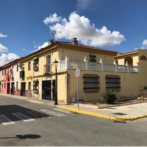 GRAN CASA DE RECIENTE CONSTRUCCIÓN EN UMBRETE