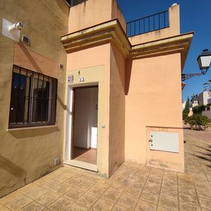 CASA DE 4 DORMITORIOS Y TERRAZA
