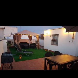 ESTUPENDO DUPLEX AMUEBLADO CON PLAZA DE GARAJE
