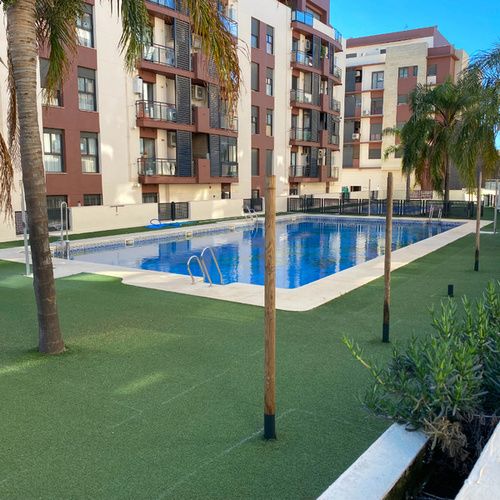 ¡Tu oasis en Mairena! Piso con piscina, pádel, garaje, trastero y lavadero en Urbanización Hermanas