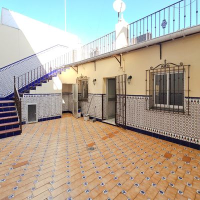 GRAN CASA EN PLANTA BAJA JUNTO AL CENTRO COMERCIAL WAY!