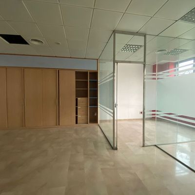  ¡Tu Oficina Ideal en la Avda. de España! Luminosa y Lista para Entrar.