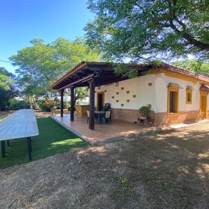 ¡Oportunidad Exclusiva! Finca rústica de Recreo con Chalet y Piscina a 10 km de Sevilla