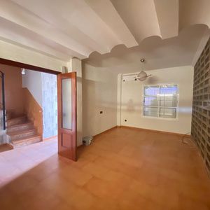 Su Nuevo Hogar en la Tranquilidad de Vistazul, Dos Hermanas