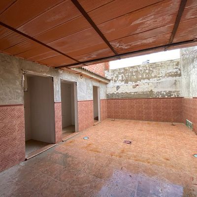 PRECIOSA CASA EN DOS HERMANAS 