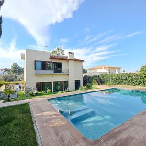 EXCLUSIVO CHALET INDEPENDIENTE EN MONTEQUINTO LISTO PARA DISFRUTAR