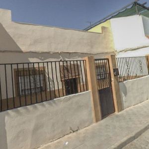 CASA EN PLANTA BAJA EN DOS HERMANAS