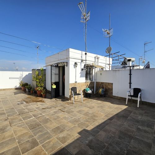 ¡Espectacular Casa en Residencial Privado en el Centro de Alcalá de Guadaíra!