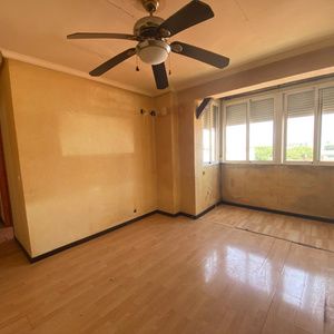 ¡Oportunidad única en Dos Hermanas! Piso con ascensor ideal para familias o inversores